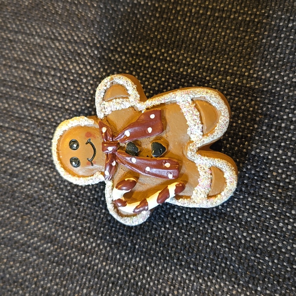 Gingerbread man pin
